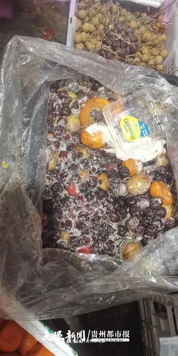 DƬ
